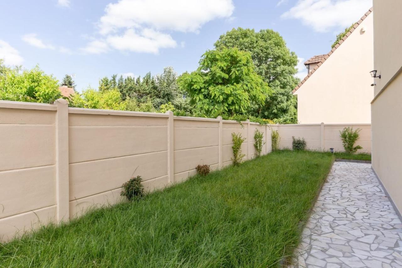 Maison Elegante Et Spacieuse Ecouen Екстер'єр фото